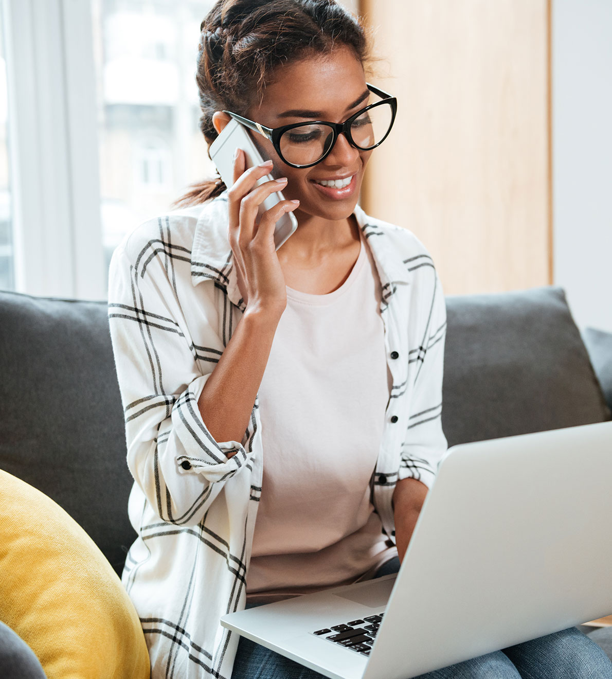 Woman on computer speaking on phone Woman on computer speaking on phone